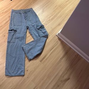 Only worn once baggy flare jean! Adorable fade that works with every color!